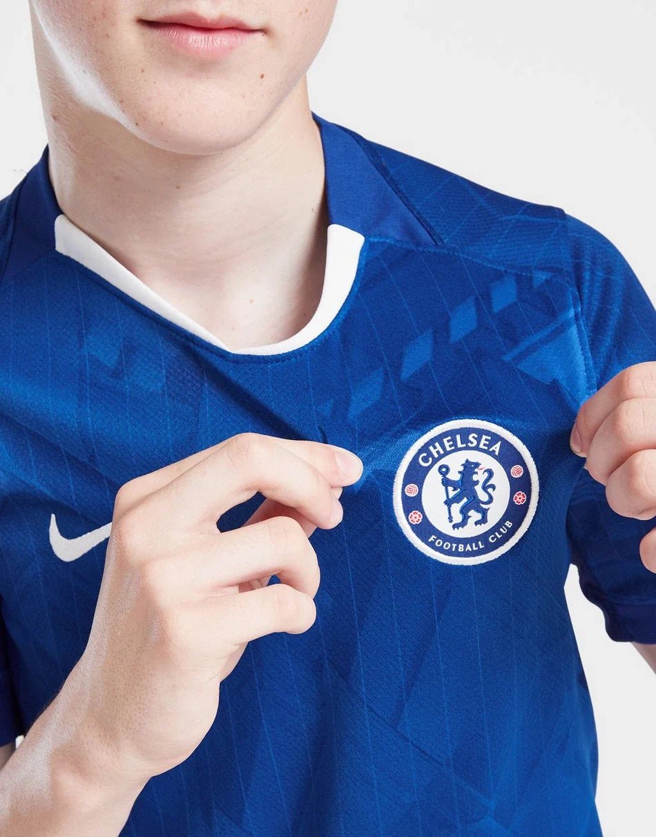 NIKE CHELSEA FC 2025/26 HOME SHIRT JUNIOR –