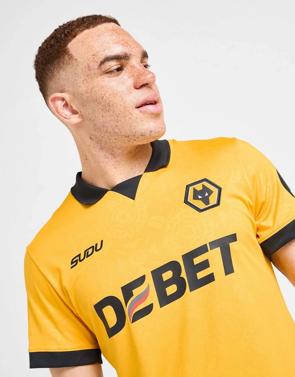 SUDU WOLVERHAMPTON WANDERERS FC 2025/26 HOME SHIRT –