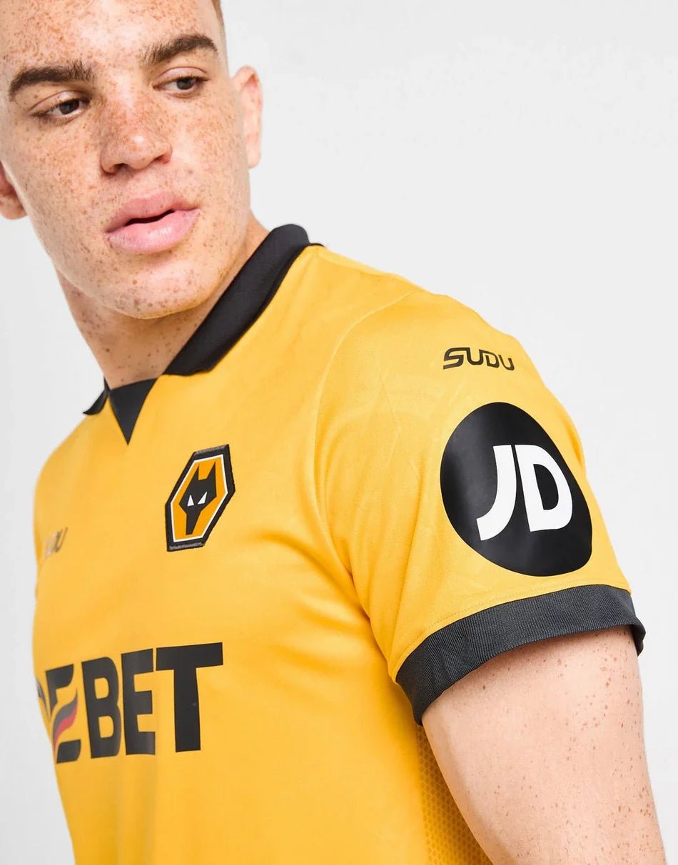 SUDU WOLVERHAMPTON WANDERERS FC 2025/26 HOME SHIRT –